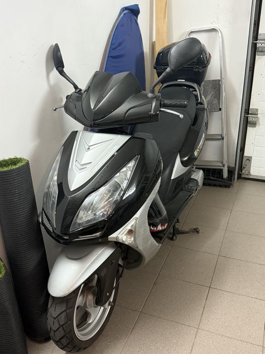 Продам скутер 150 кубов