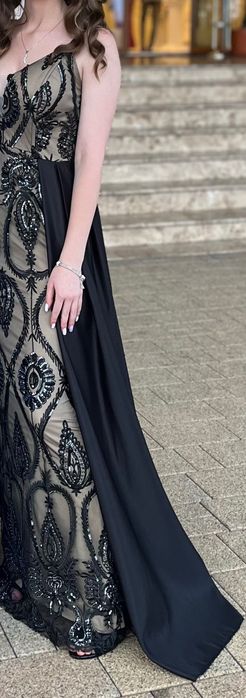 Vând rochițe în stare bună