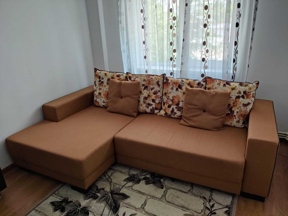 Canapea extensibila cu 3 locuri