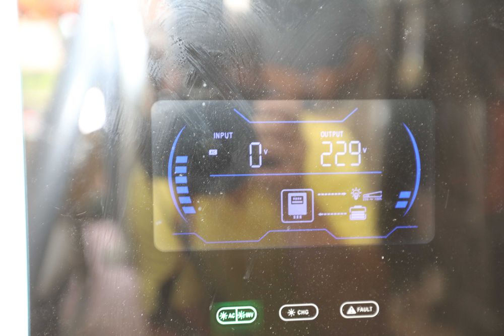 Invertor hibrid 4500W  24VDC / 230VAC