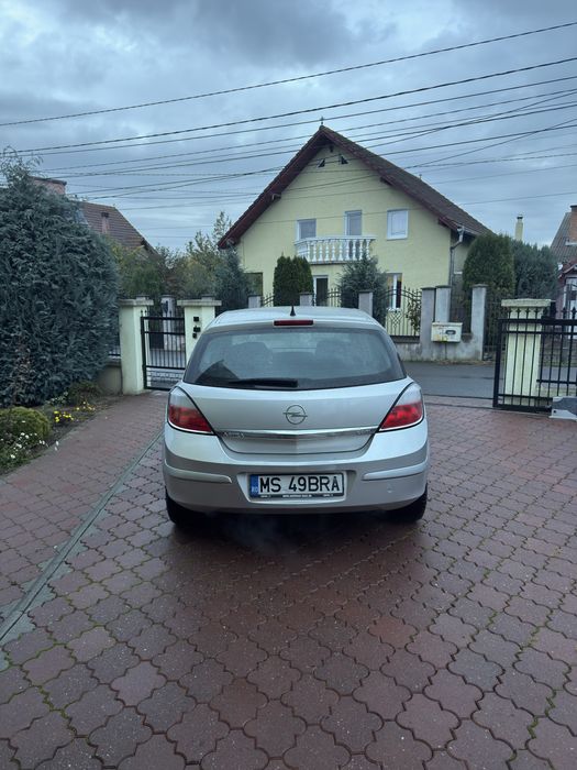 Opel astra H 2004