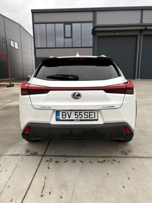 Lexus UX260H hybrid