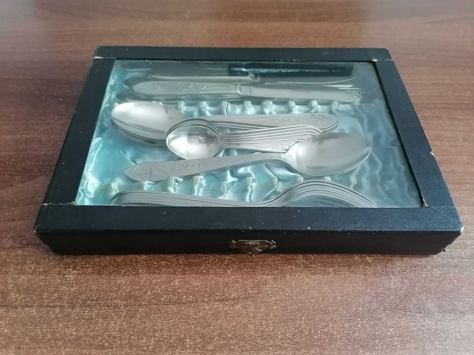 Set din 24 tacamuri din inox fabricate in RSR