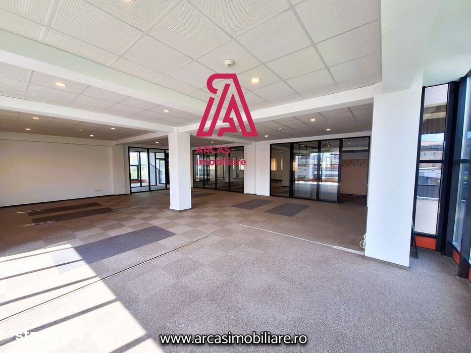 Imobil comercial de vanzare 950 mp utili!