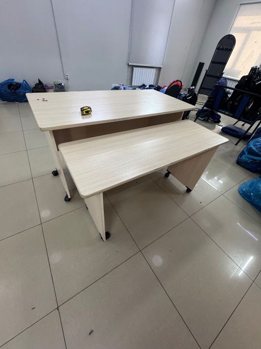 Столы ,  на колесиках б/у