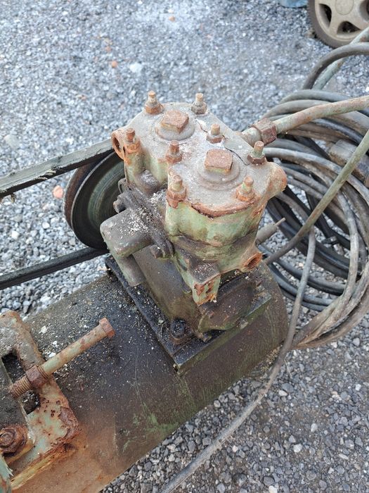 Компресор трифазен