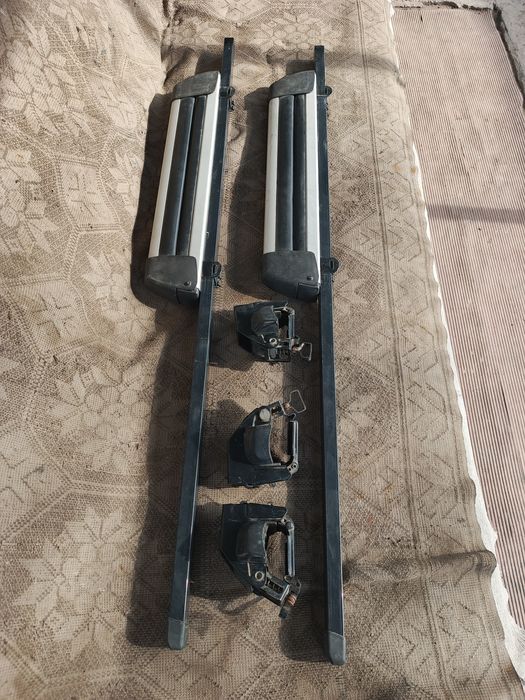 Продам на релинги  крепление для лыж.