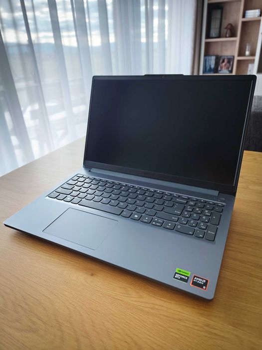 Vând Lenovo LOQ Essential 15ARP10E în stare impecabilă, aproape ca NOU!