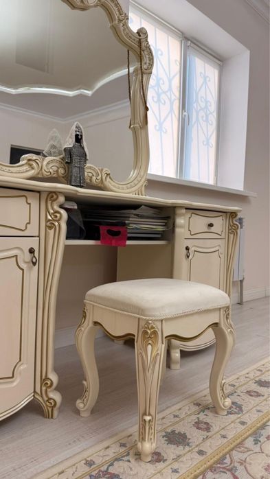 Продается спальный гарнитур