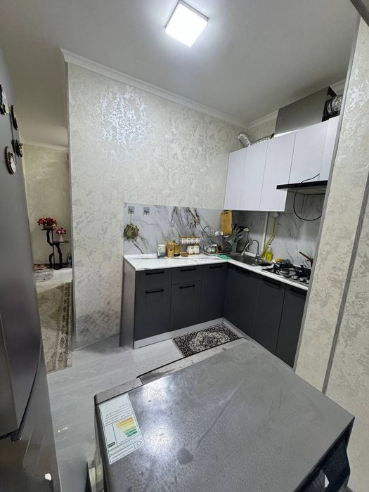 С Ремонтом! Ахмад Югнакий 1/4/5 Продается Квартира 2.6 Балкон!Не торец