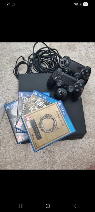 Ps 4 pro echipat cu stație de încărcare, cablu +jocuri