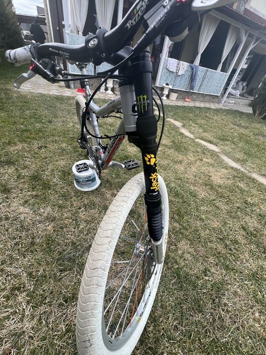 Bicicleta full-suspension Cannondale