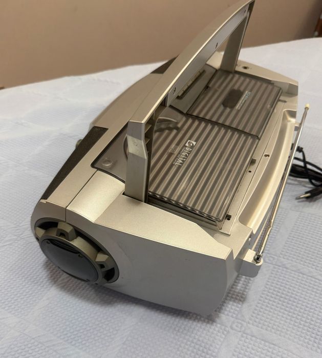 SAMSUNG стерео касетофон с компакт диск и супер бас