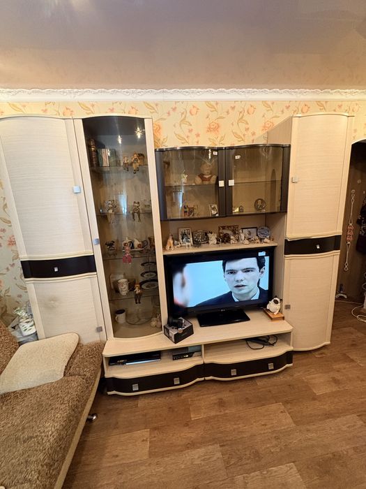 Стенка б/у в хорошем состоянии