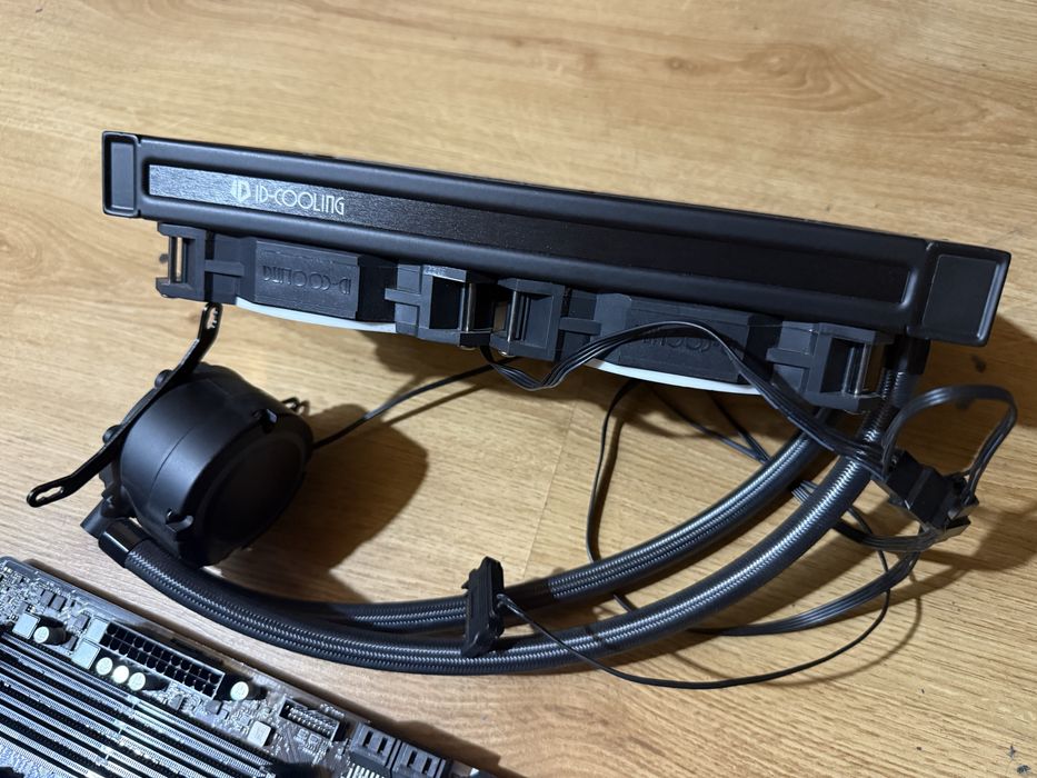 Kit ASRock B365 Pro4 + Intel i5-9400F + Watercooling ID-Cooling 240mm