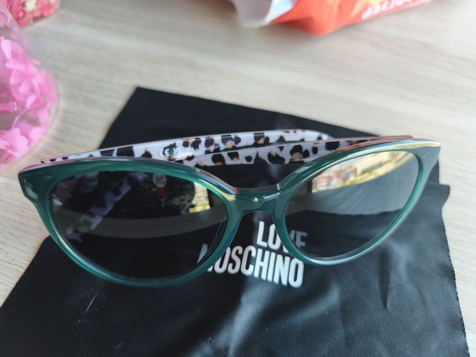 Слънчеви очила Love Moschino