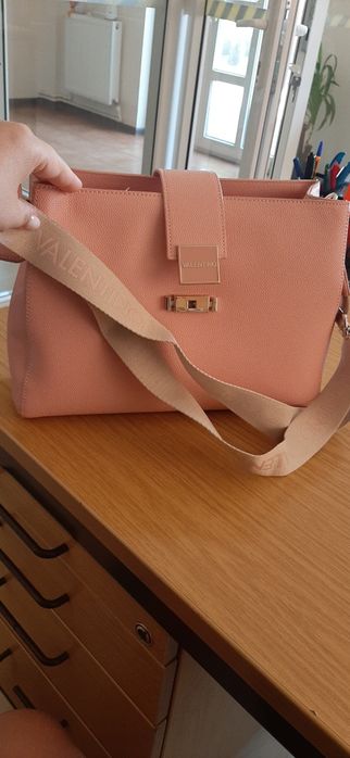 Poseta Valentino roz