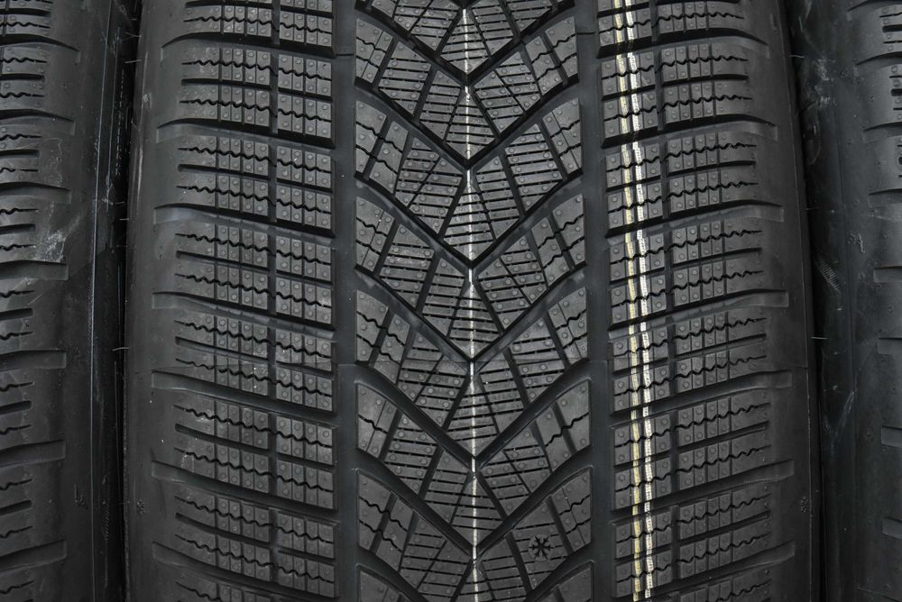 Зимни гуми 255/50/21 Goodyear