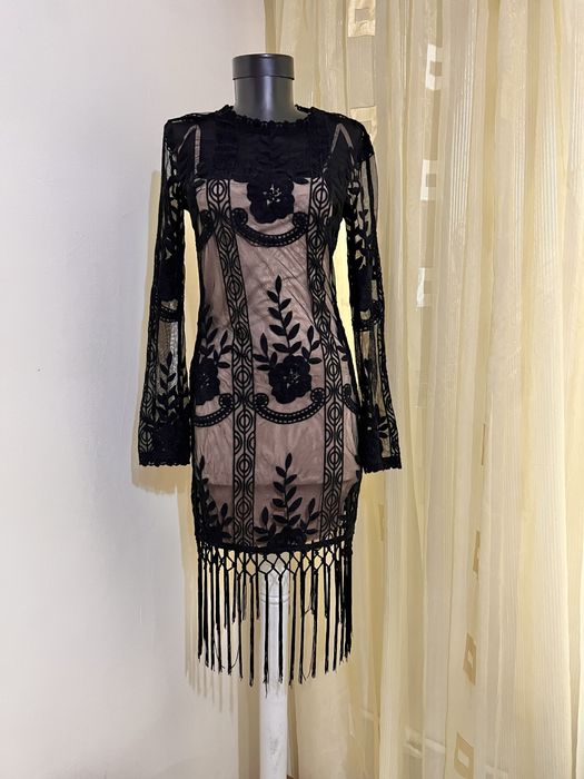 Rochie cu broderie si franjuri noua