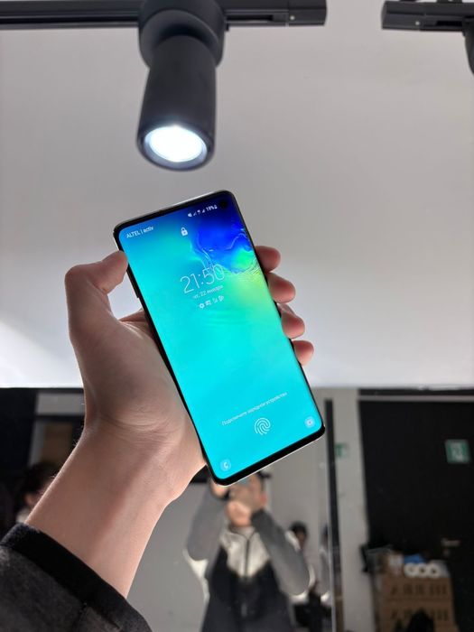 Продам Samsung s10
