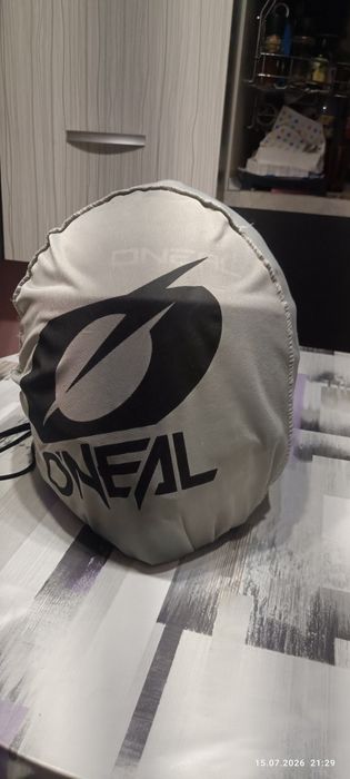 Продавам каска ONEAL