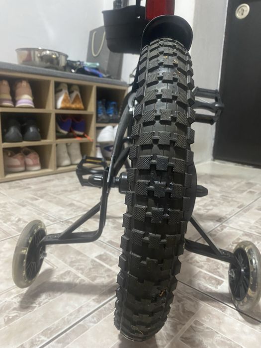 Bicicleta copii aproape noua