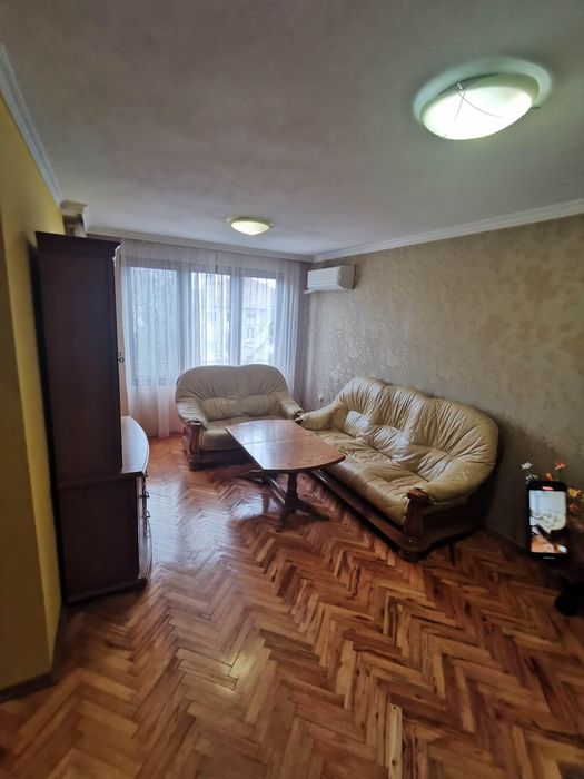 Дава се под наем Тристаен апартамент в Бургас, Център - 110 кв.м за 548.25 € - Снимка #2