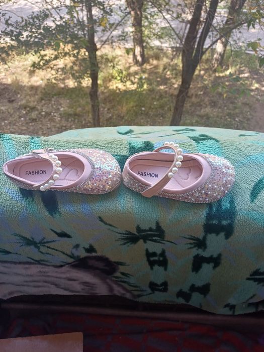 Продам обувь детскую