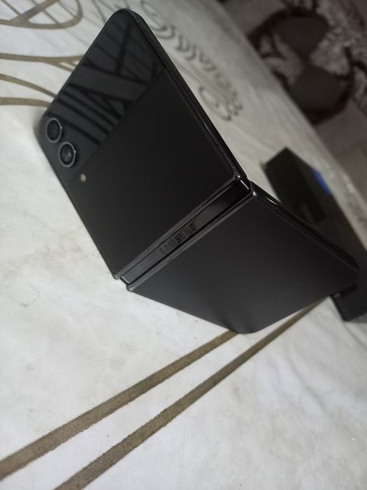 Samsung Galaxy Z Flip 4