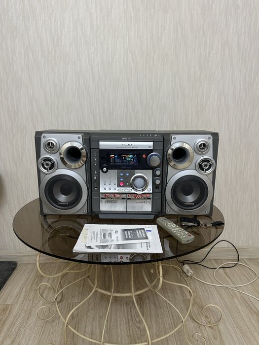 Samsung Muzikalniy Centr saqlangan kor/dok bor