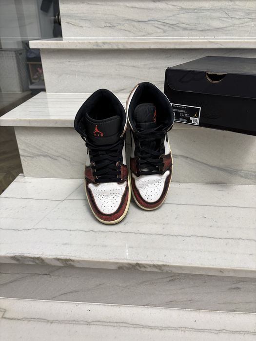 Jordan 1 Mid Wear-Away Chicago