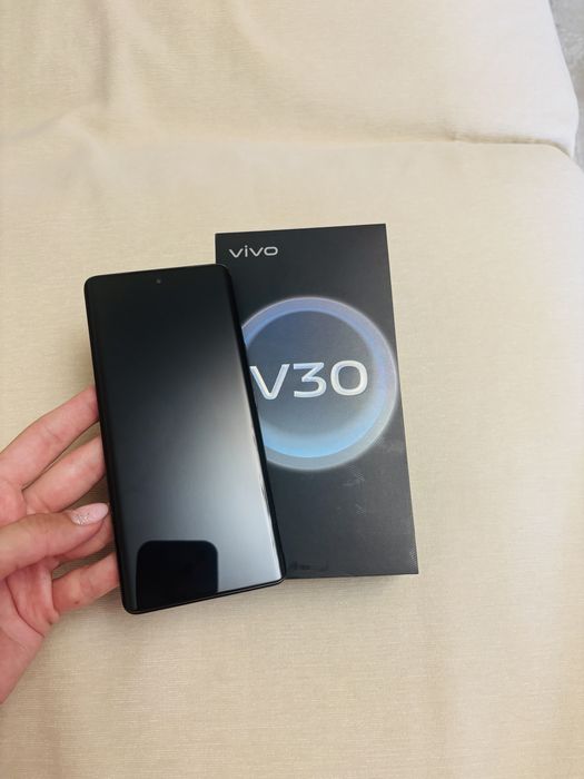 Продам смартфон Vivo V30