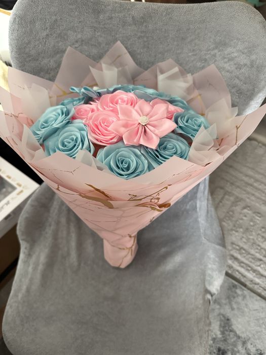 Buchet trandafiri satin 150 de lei