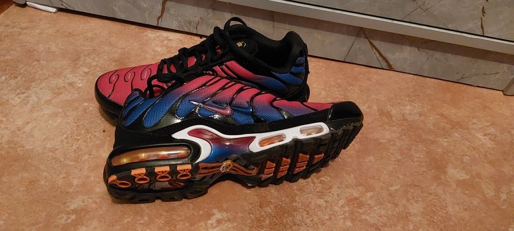 Продам кросовки Nike Tn Plus