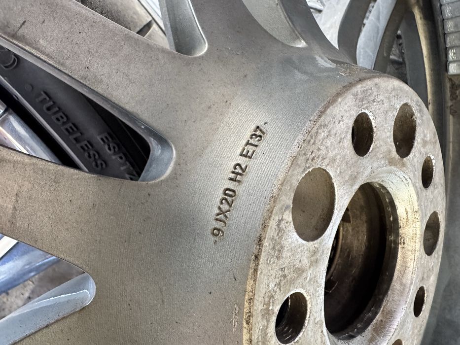 Джанти ОЕМ 9jx20 et37 audi s7 с гуми Michelin 265/35/20 на два сезона