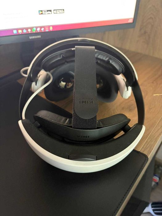 Vând Meta Quest 3 128GB, setup complet, stare foarte bună, practic nefolosit.