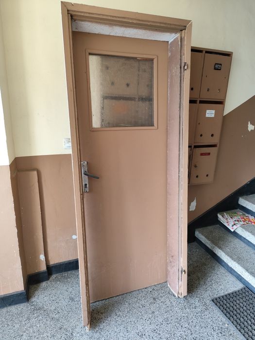 Дървена Врата с Каса