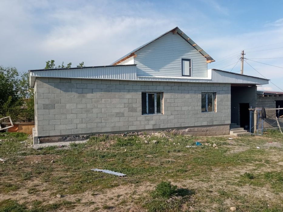 Жер үй сатылады үш бөлмелі