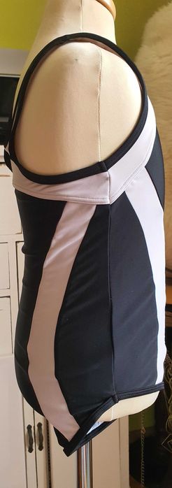 Costum de baie intreg stil sportiv varsta 9 ani