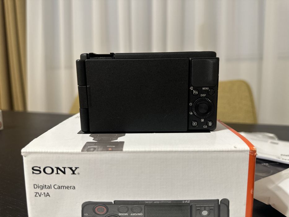 Sony ZV-1A + микрофон + карта + ПОДАРЪК светкавица Godox