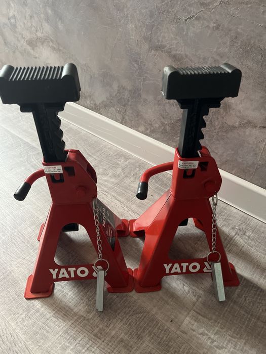 Продаются подставка под авто Tato