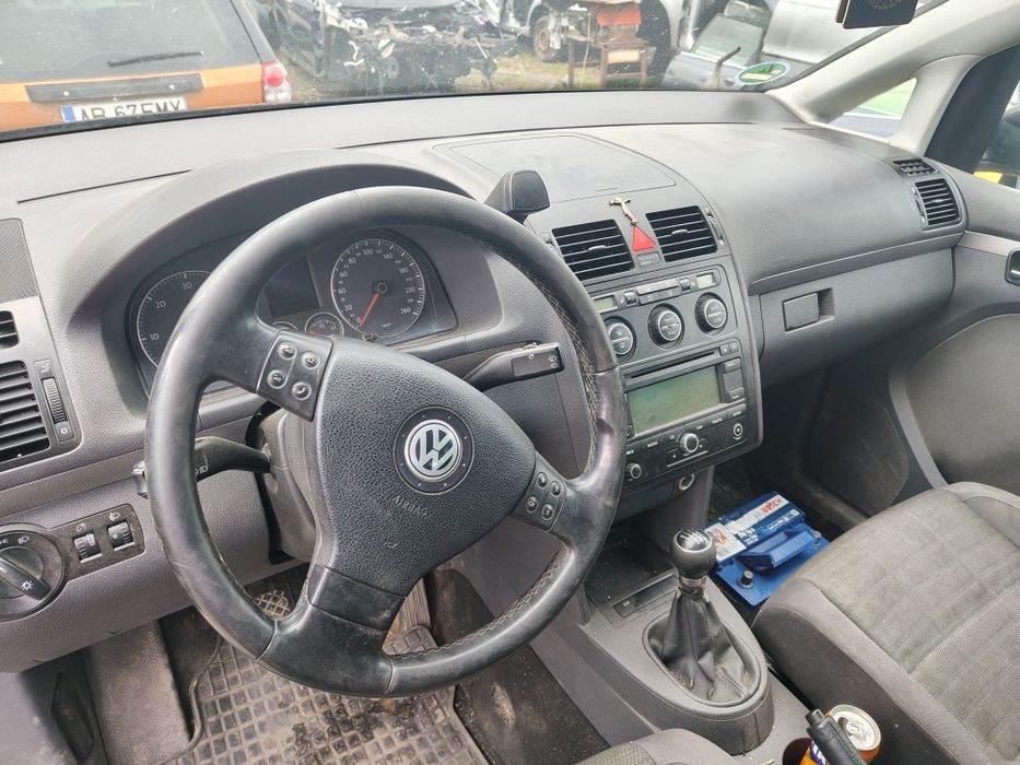 Piese motor cutie capota bara punte jug scaune faruri stopuri cârlig modul planșa trager radiatoare fuzeta modul caseta direcție  vw Touran 2.0tdi bmm