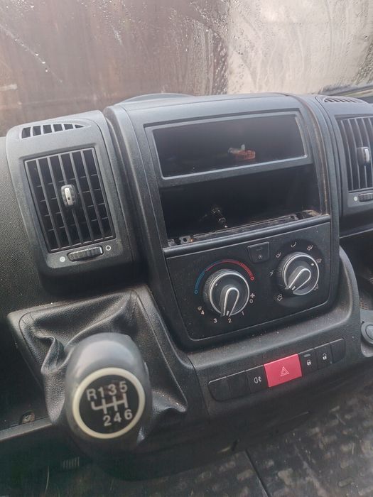 Dezmembrez Peugeot boxer 2013