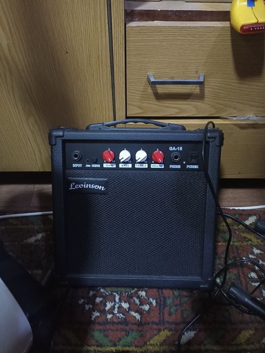 Электрогитара-комбоусилитель