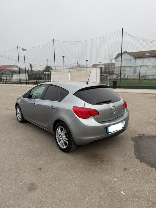 Opel Astra J  1.7 CDTI 2010