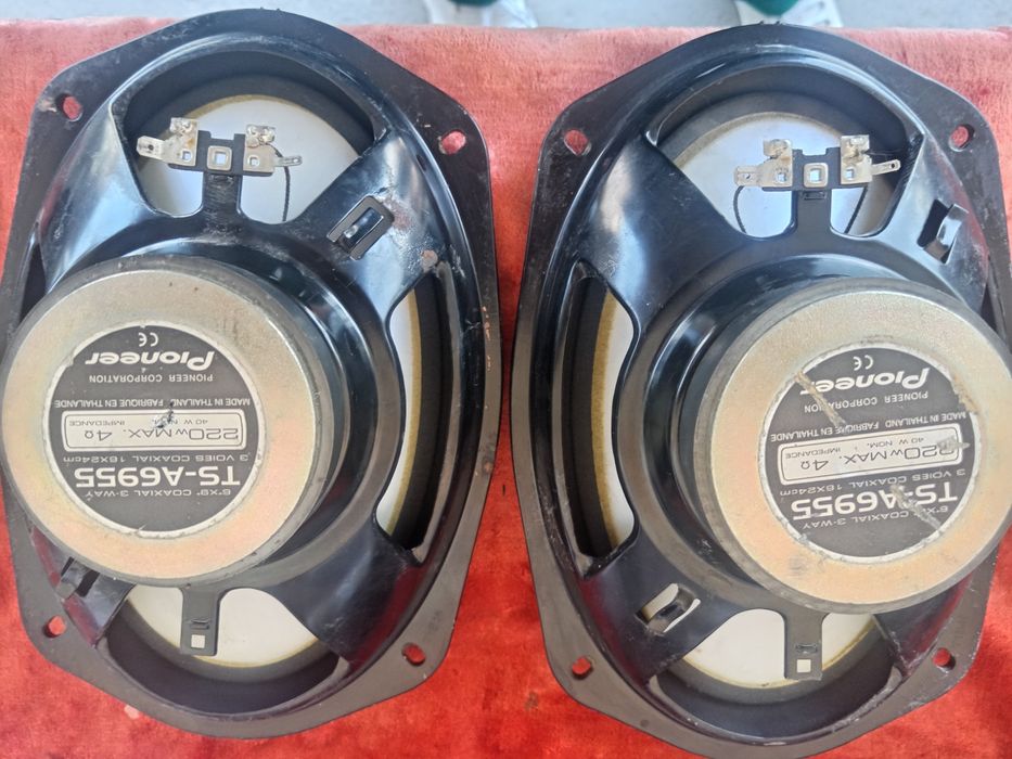 Магнитола и калонки пионер