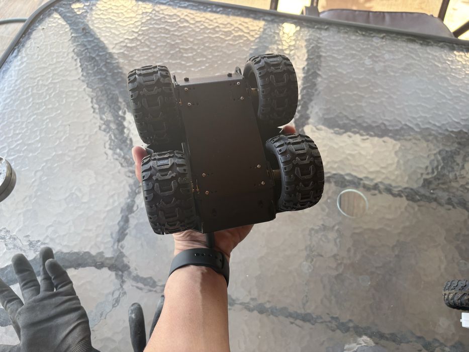 Rover Waveshare 4x4 ESP32 WiFi – control din browser, interfață custom