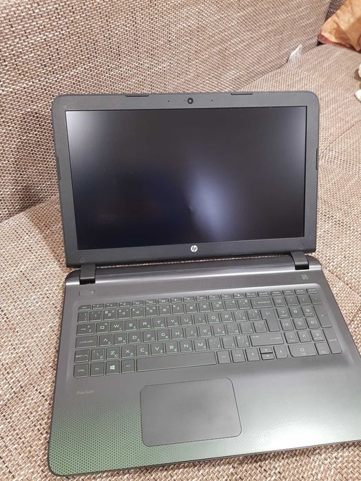 Продавам повреден HP Pavilion 15 Gaming 15-ak001nu