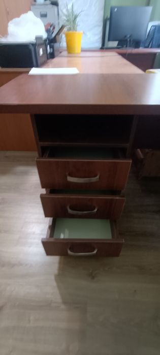 Продам стол офисный