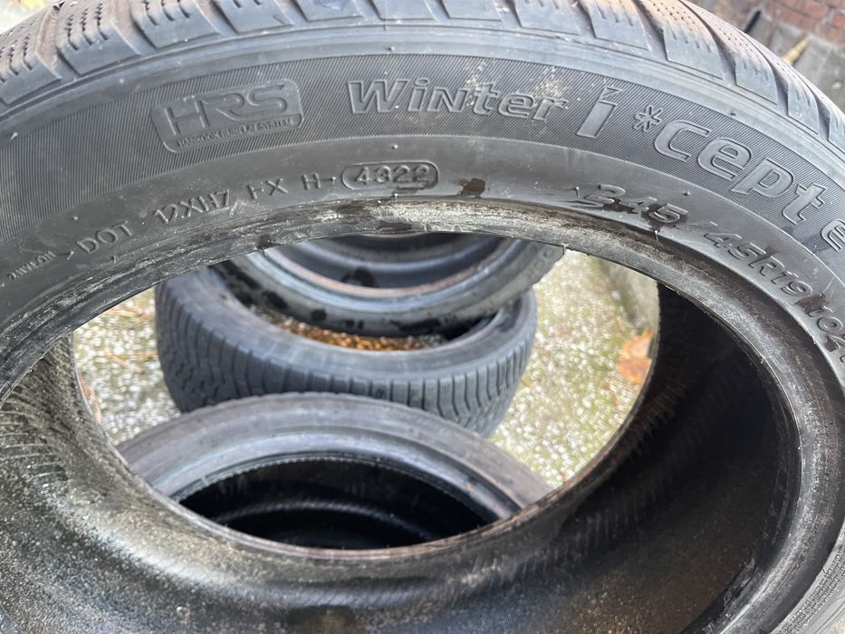 Зимни гуми 245/45/19
